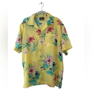Men’s Hawaiian style shirt- fits like a medium
